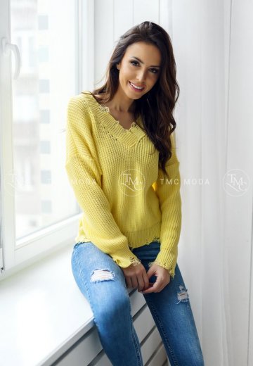 Dámsky sveter s roztrhaným strihom žltý